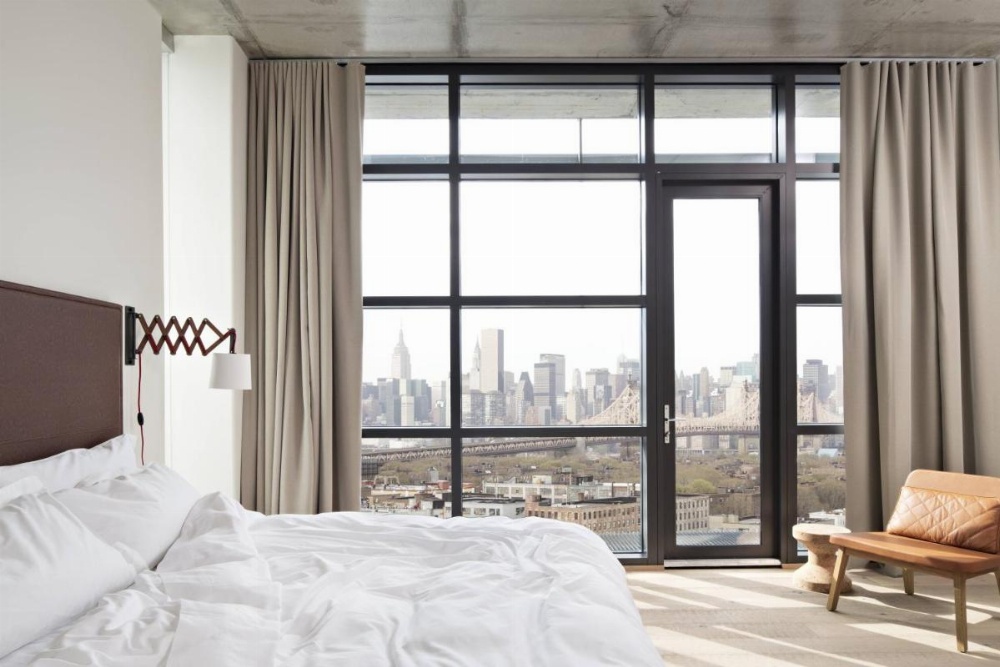 Queen Room with Manhattan View Balcony